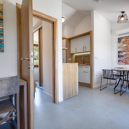 Apartments Jezera Lovisca Екстериор снимка